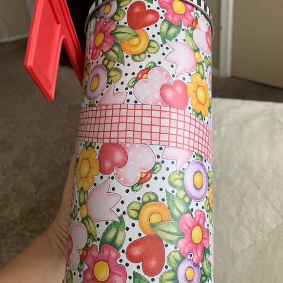 Mary Engelbreit Mailbox Tin with Movable Flag 2001 Michael Co. Flowers Hesrts - Picture 10 of 12